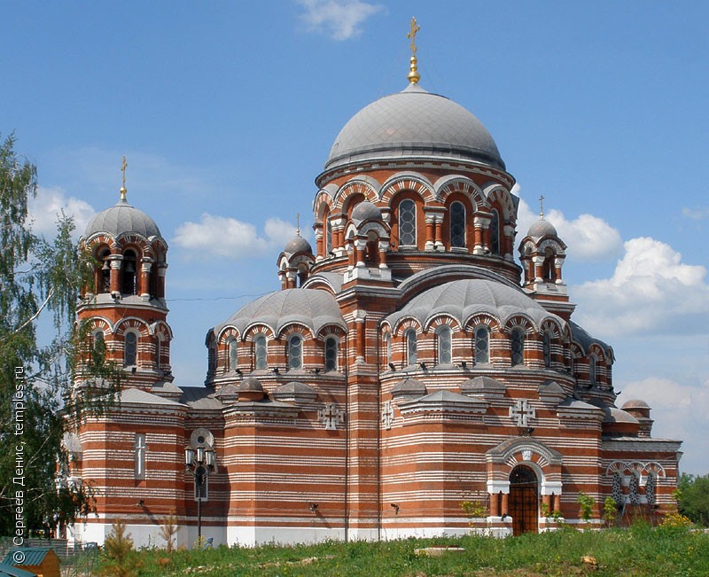 Церковь Троицы Живоначальной в Щурове (новая)