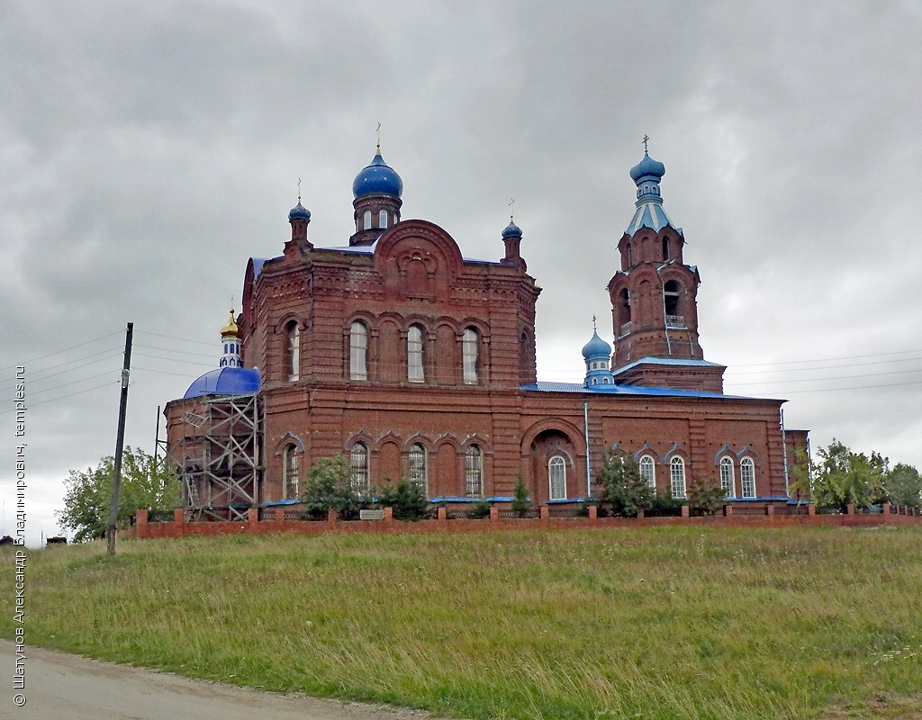 Церковь Троицы Живоначальной в Бруснятском