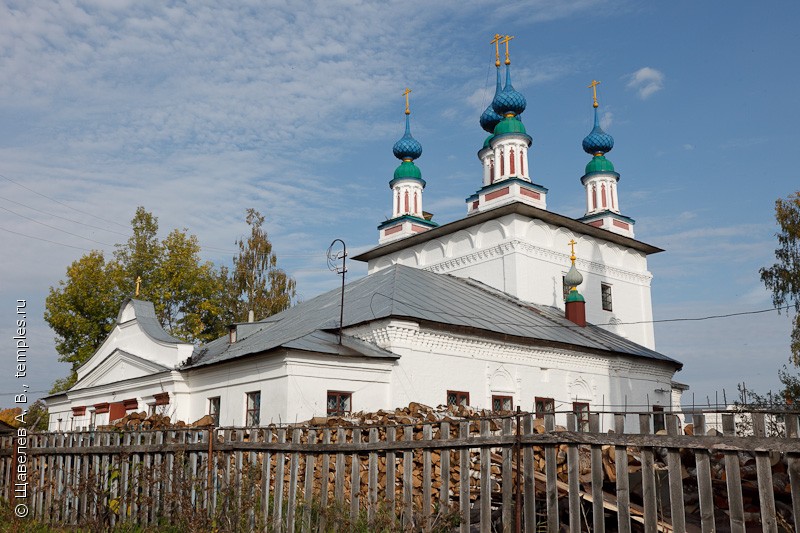 Церковь Троицы Живоначальной в Лухе