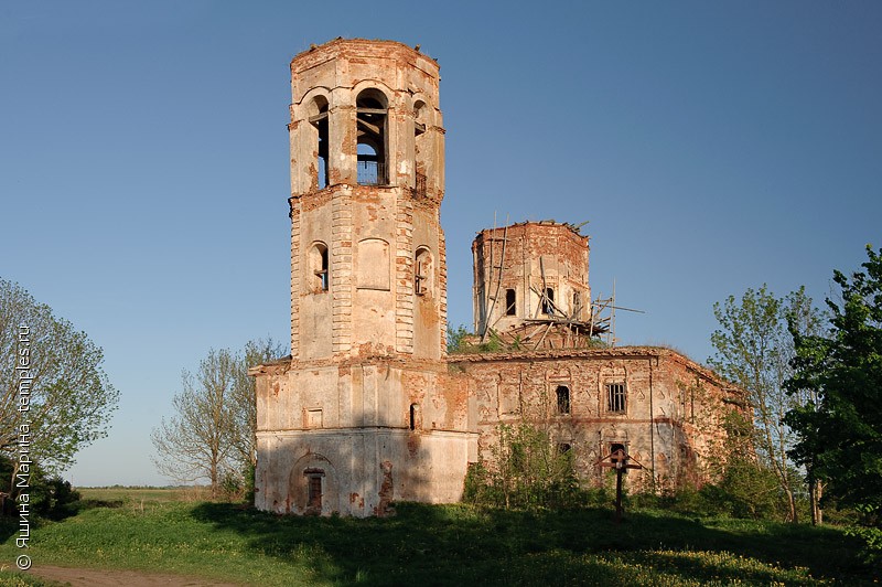 Церковь Воскресения Христова в Бурегах