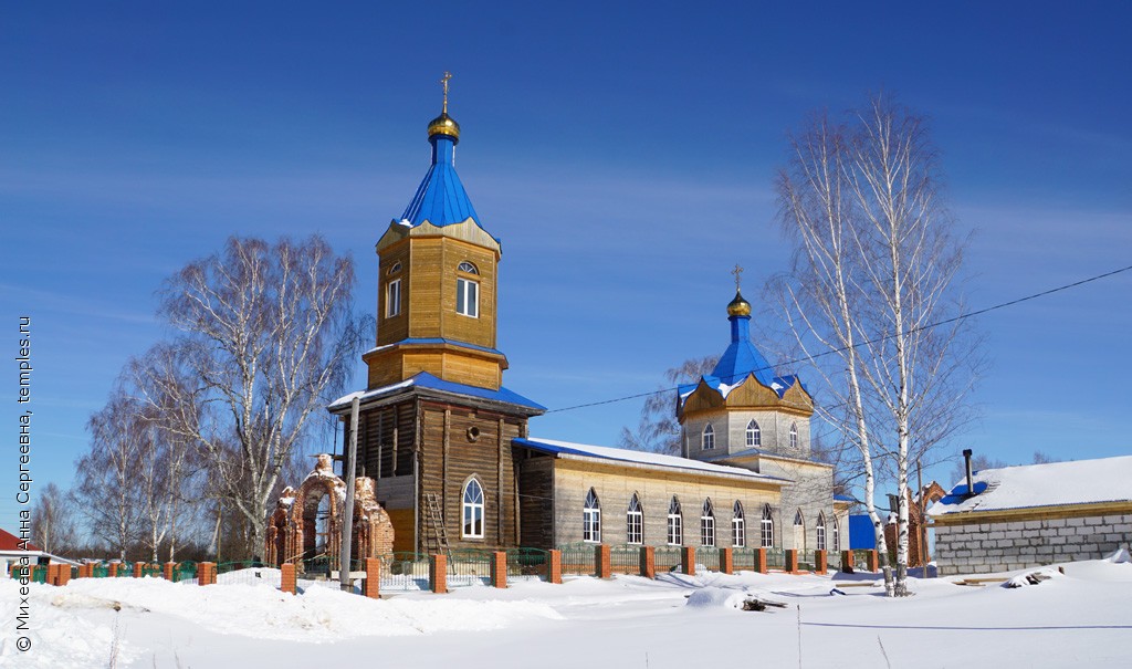 Церковь Троицы Живоначальной в Полдеревке