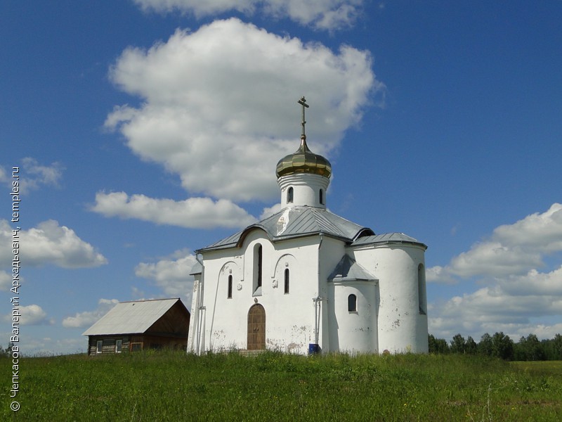 Церковь Троицы Живоначальной в Печмени (новая)