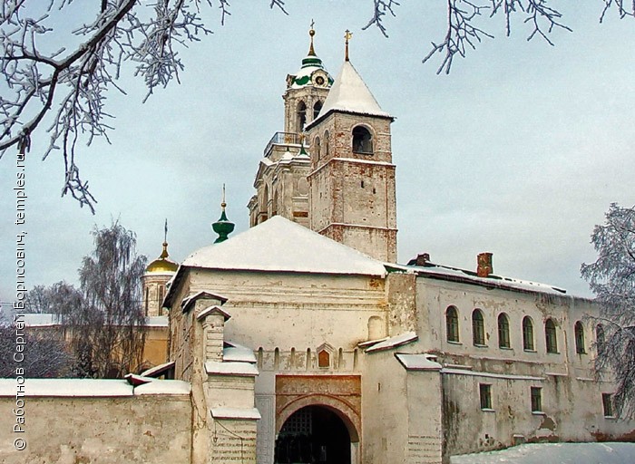 Церковь Трех Святителей Великих при духовном училище в Спасо-Преображенском монастыре