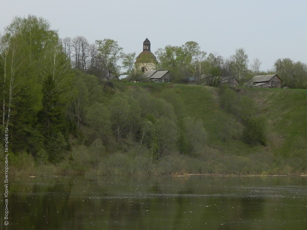 Церковь Рождества Христова в Красном