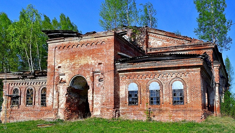 Церковь Троицы Живоначальной в Леденгске